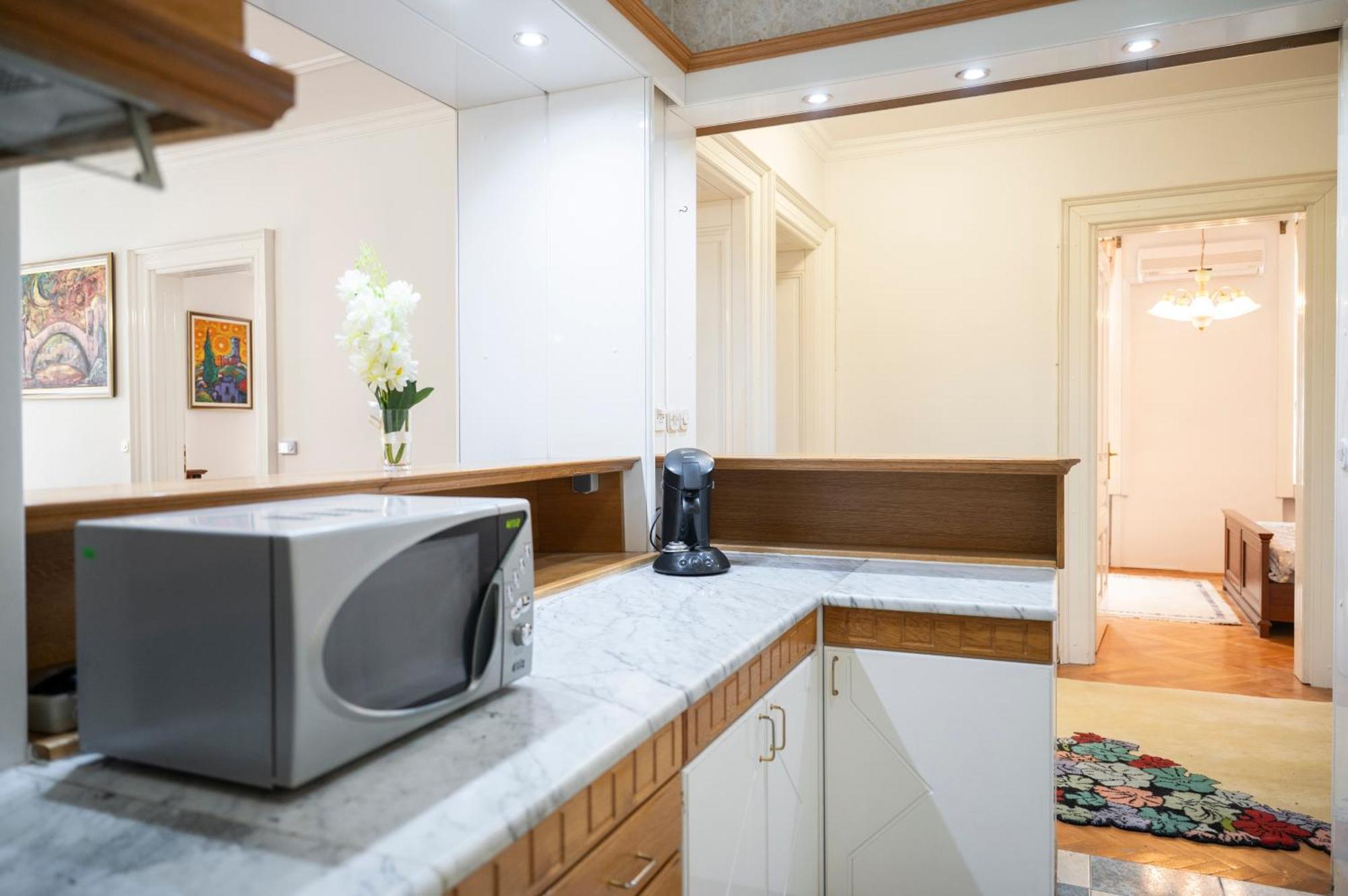 Royal Meeting Point Family & Group Friendly Up To 8 Sarajevo