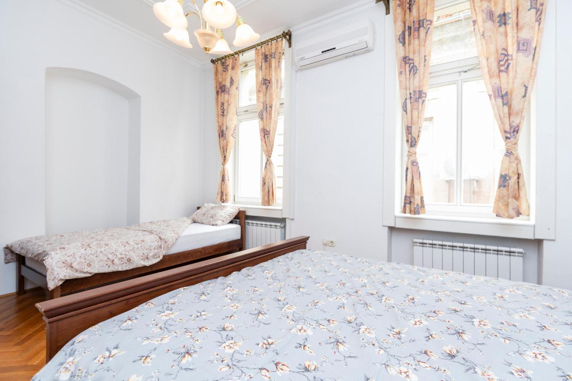 Apartment Royal Meeting Point Family & Group Friendly Up To 8 Sarajevo