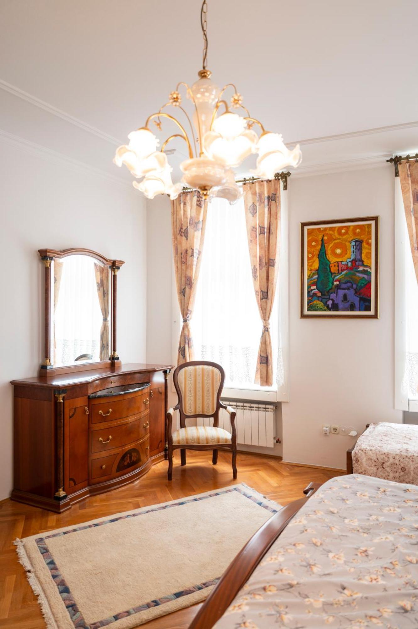 Royal Meeting Point Family & Group Friendly Up To 8 Apartment Sarajevo