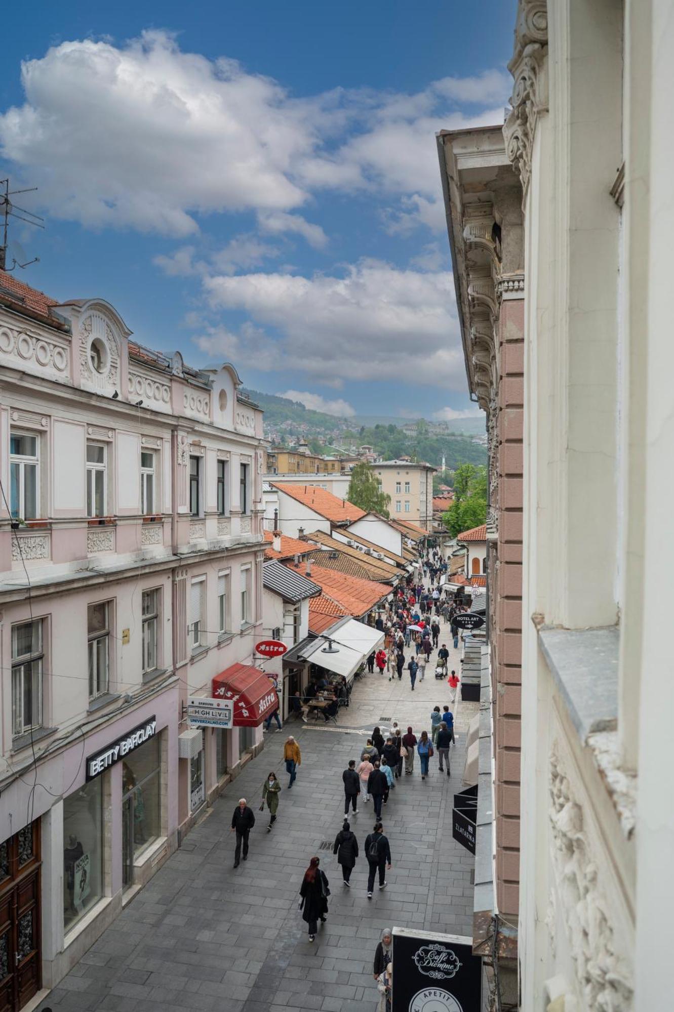 Royal Meeting Point Family & Group Friendly Up To 8 Apartment *