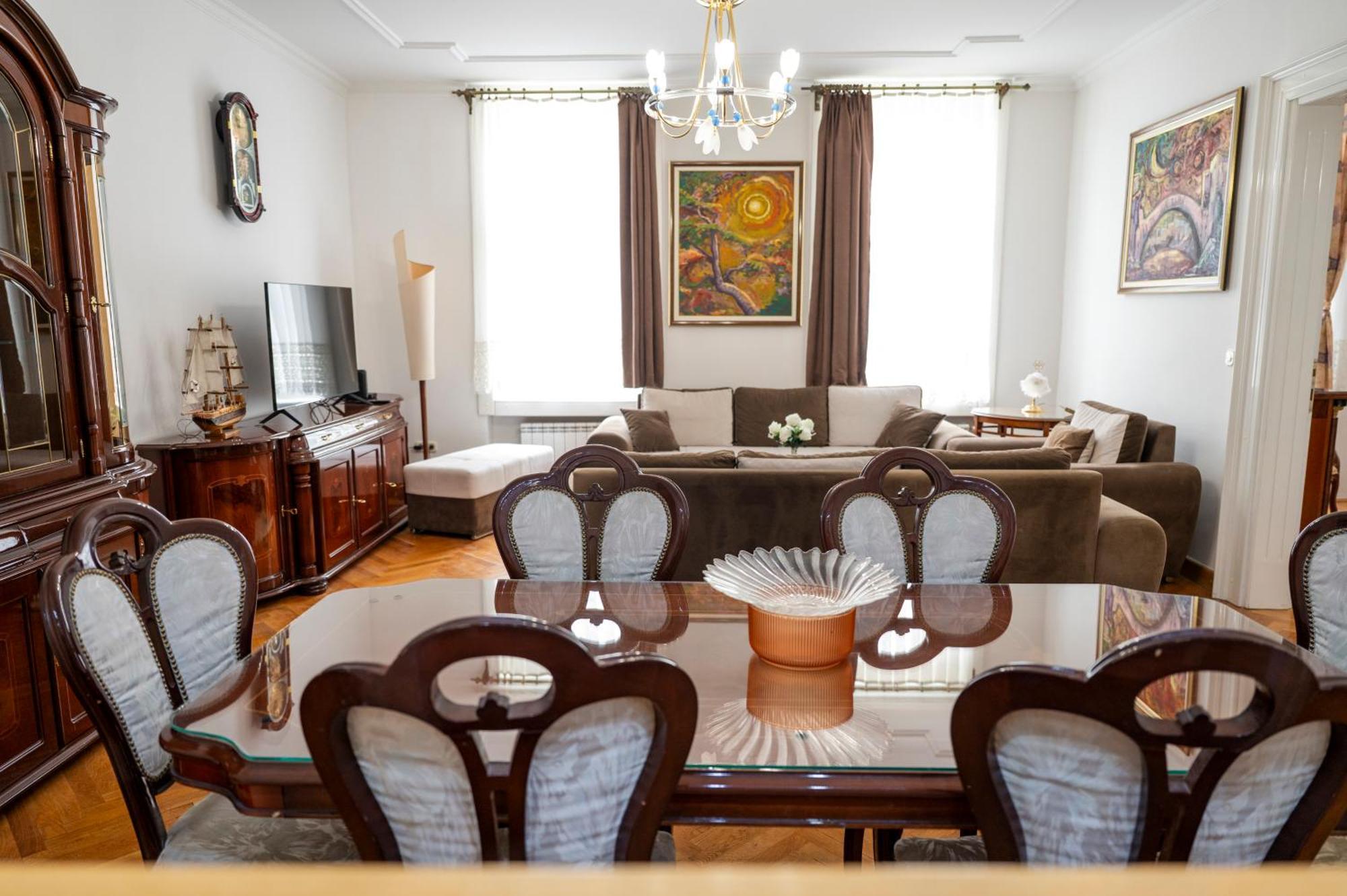 Royal Meeting Point Family & Group Friendly Up To 8 *